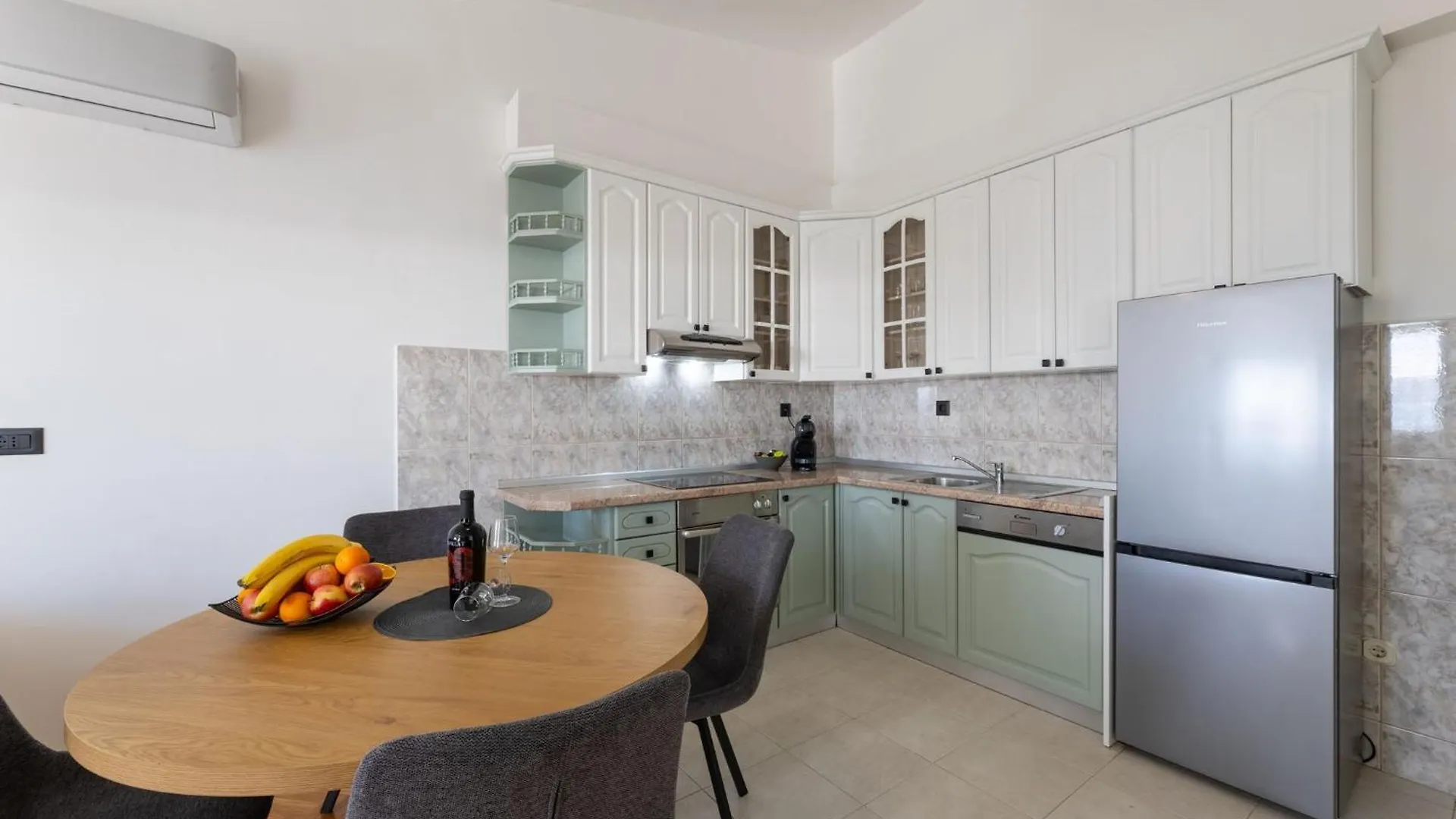 Apartment With A Sea View Kastela 0*,