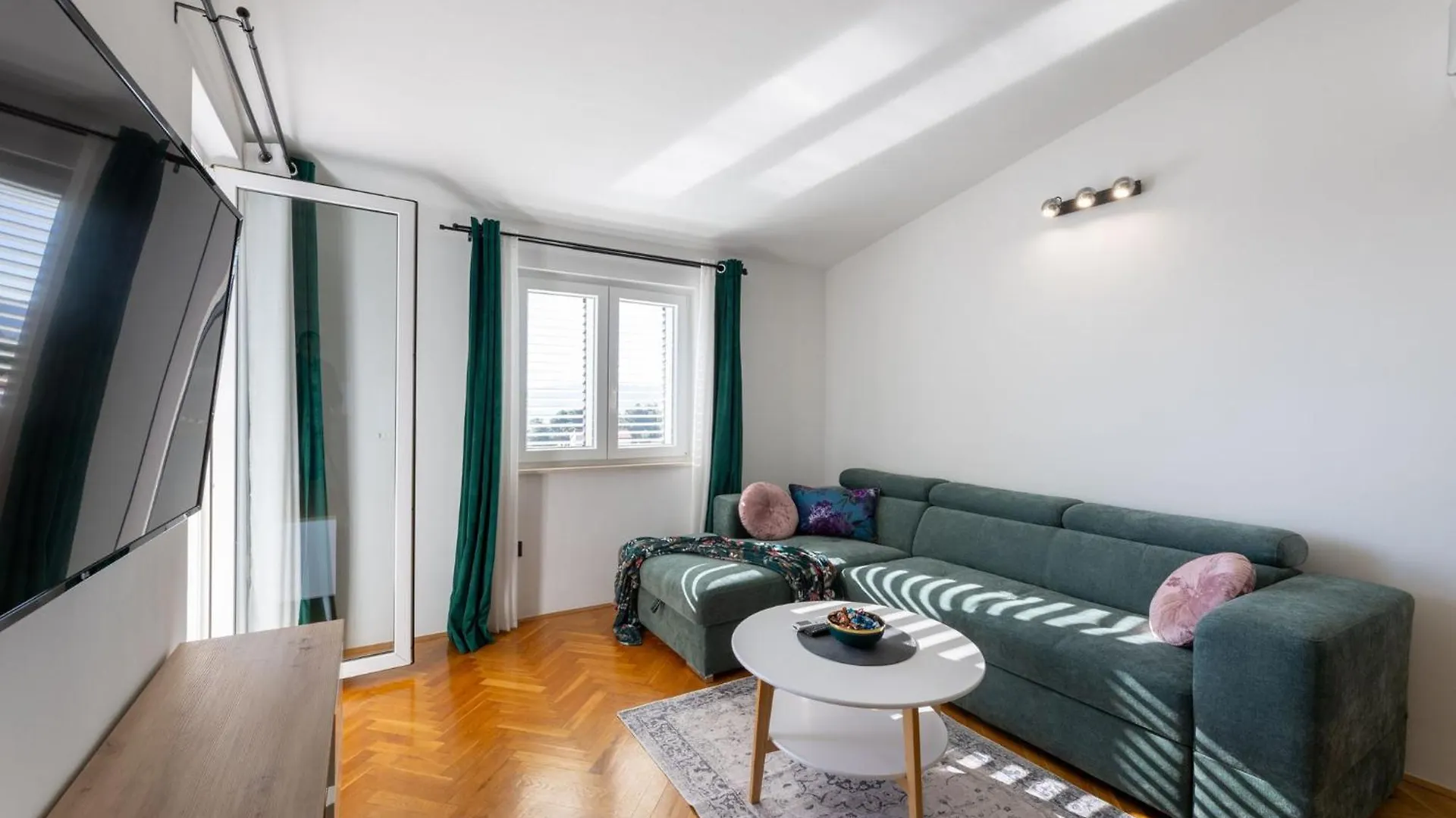 Apartment With A Sea View Kastela Croatia