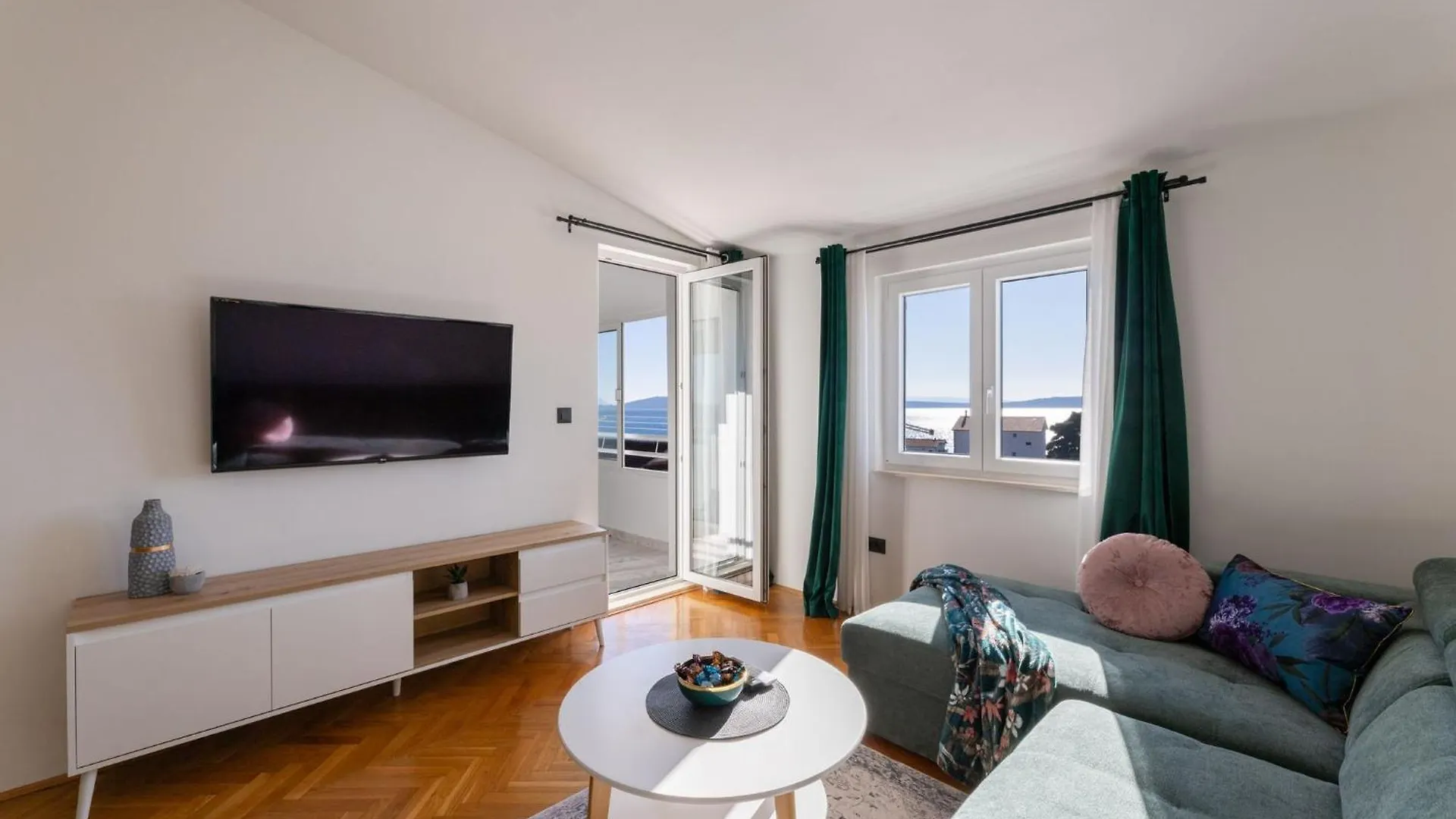 Apartment With A Sea View Kastela Croatia