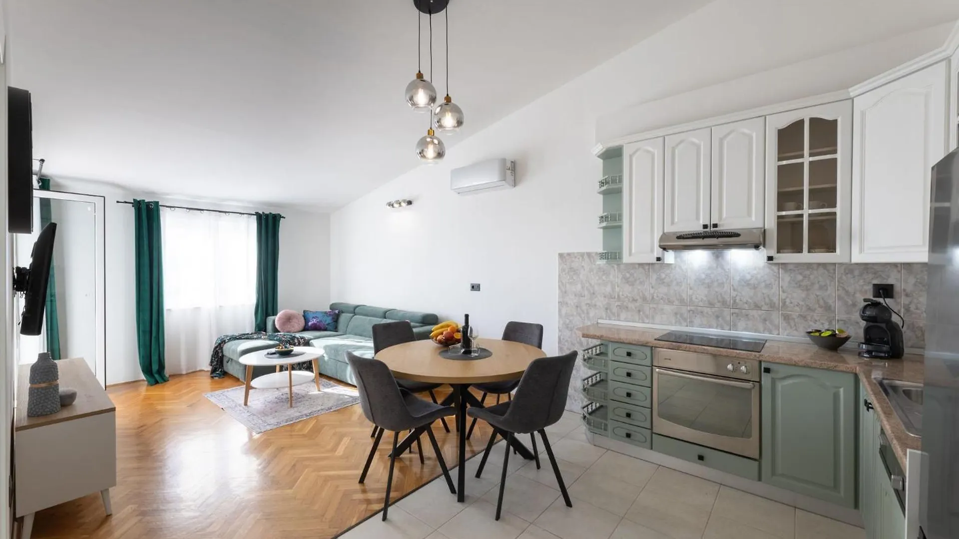 Apartment With A Sea View Kastela